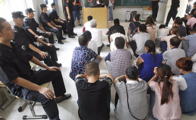 郑州抓涉传销人员130余人|组图