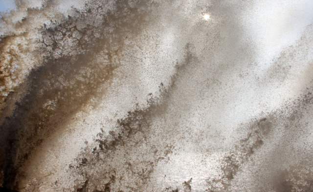 超强台风“兰恩”逼近浙江 掀起大浪|组图