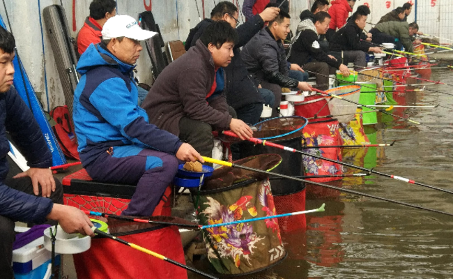 为求大红鱼 40人在零下20度钓鱼