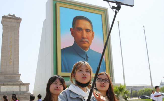 孙中山画像亮相天安门