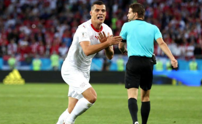 球员做出庆祝动作后被罚款