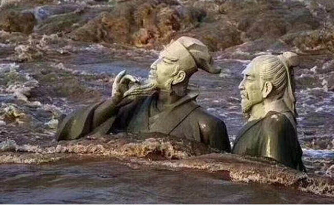 洪峰太猛 苏轼黄庭坚“水中吟诗”刷屏