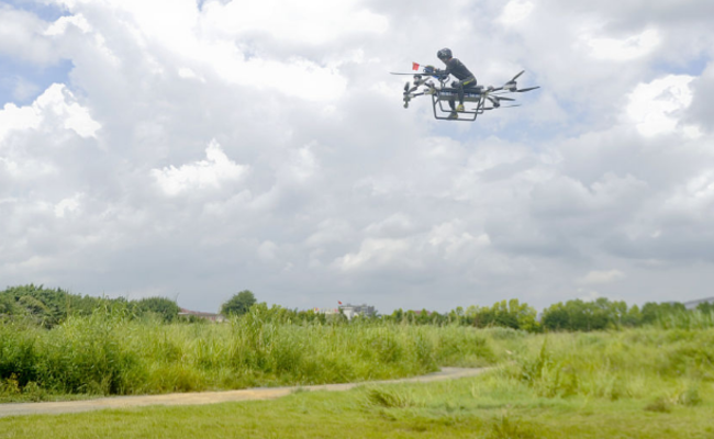 广东东莞一男子卖房研发飞行摩托
