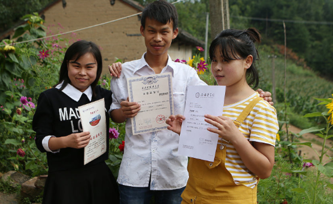 低保户一家考上3个大学生