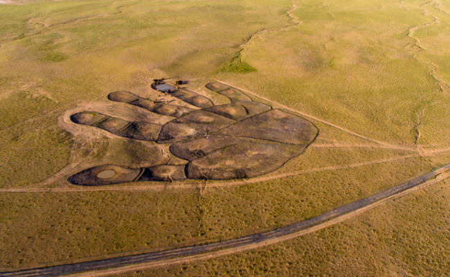 草原上占地4万平米的“如来神掌”