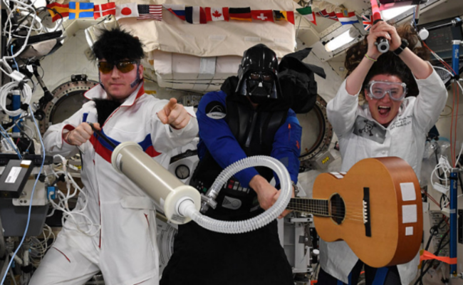 国际空间站里的万圣节