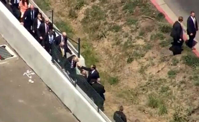 抗议者太多 川普翻墙入场