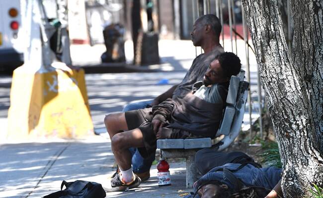 纽约33人集体吸毒过量瘫倒街头