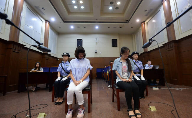 庭审现场：女子替闺蜜考试被判刑