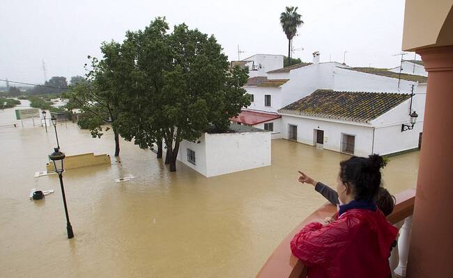 西班牙暴雨引发洪水现场