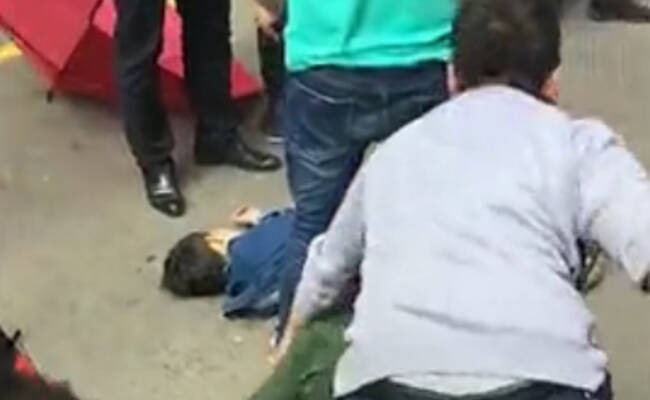 江苏一男孩模仿动画撑伞跳楼