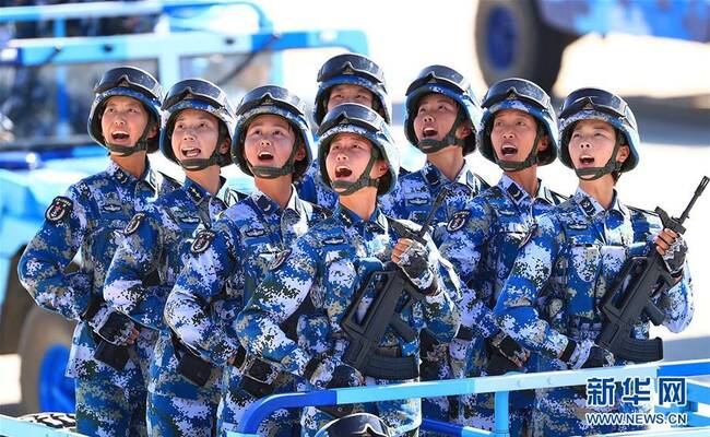朱日和阅兵场上的女兵方阵