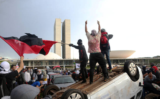 巴西学生大规模抗议政府设置支出上限