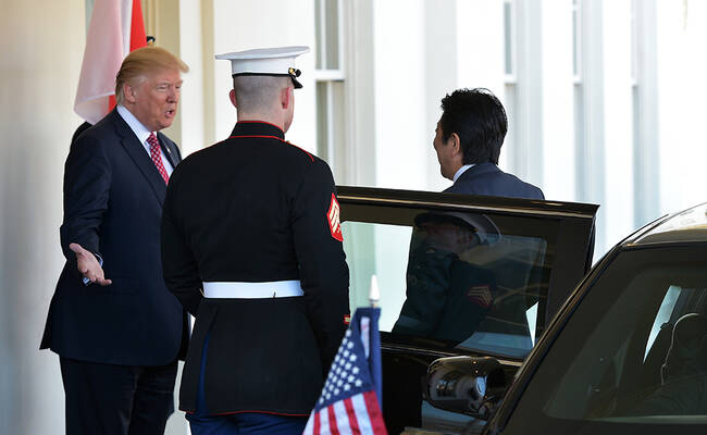 特朗普与安倍进行会谈