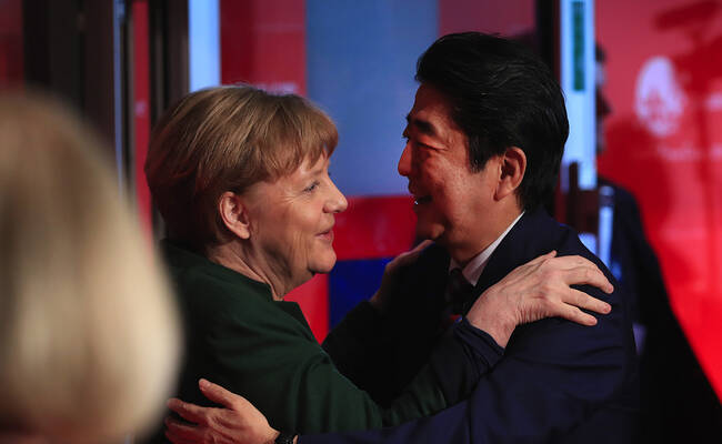 安倍与默克尔出席德国科技展