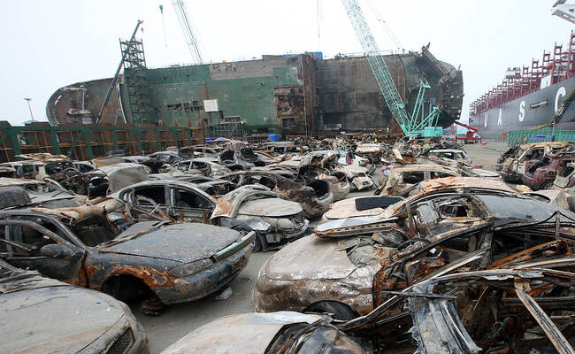 “世越”号沉船货舱里发现100多辆车