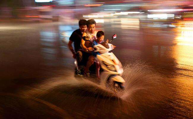 北京迎强降雨天气