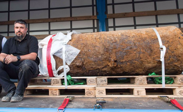 这枚炸弹让6万人紧急疏散|组图