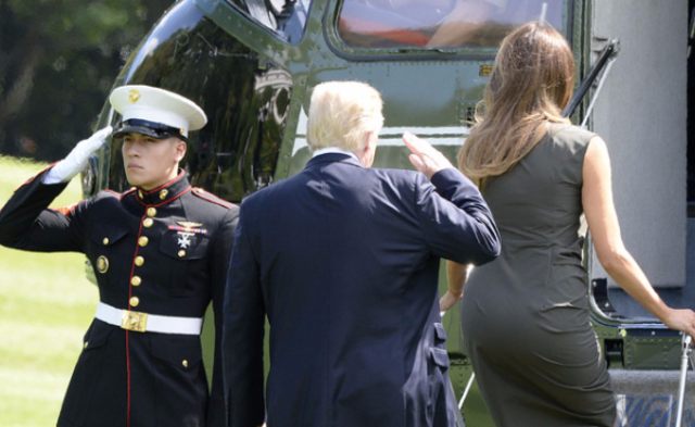 特朗普夫妇前往戴维营|高清图