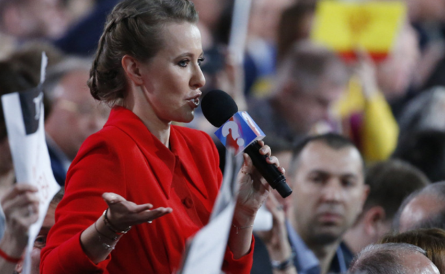 总统竞选对手向普京提问一幕