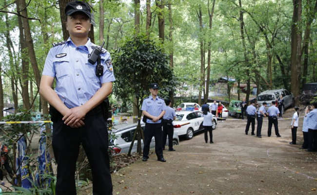 重庆植物园遭“圈地”  强制回填