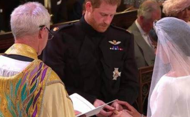 哈里王子交换戒指一幕 正式结为夫妻