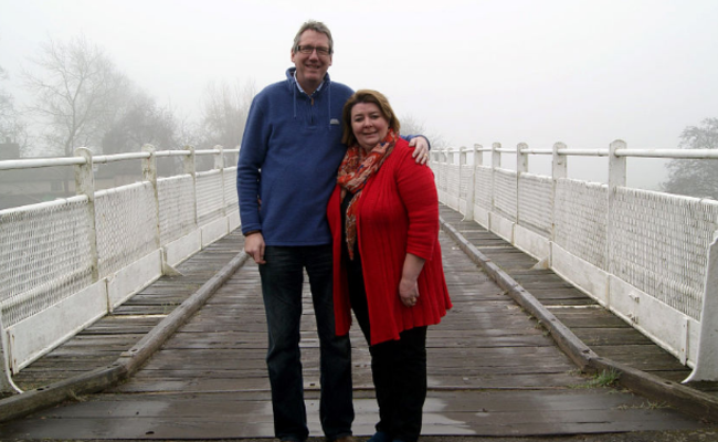 夫妇靠这座桥每年收90万“过桥费”