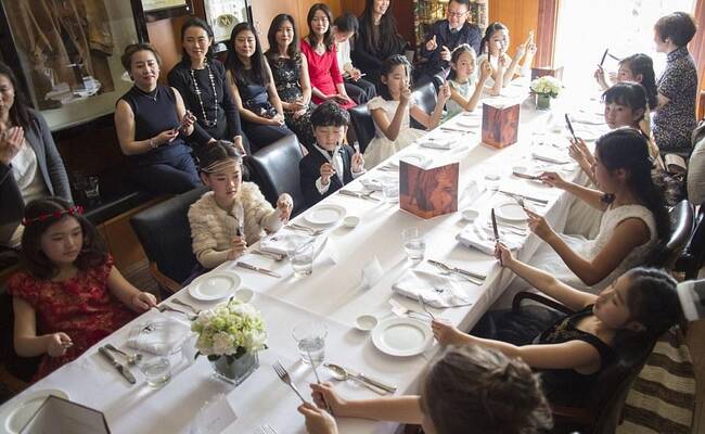 一天3800的“贵族礼仪”培训班