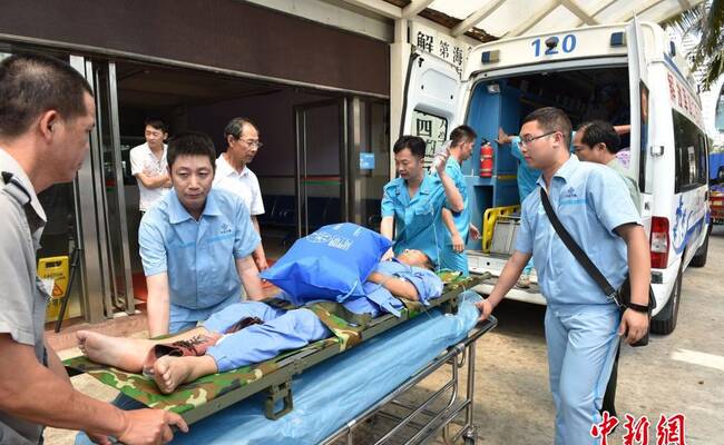 中国海军派飞机赴永暑岛转运重病工人