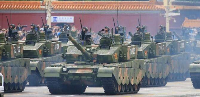 铁甲洪流:解放军99改坦克参加胜利日阅兵预演
