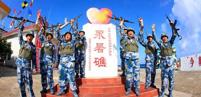 南沙永暑礁守岛官兵生活照曝光 配枪还是81杠