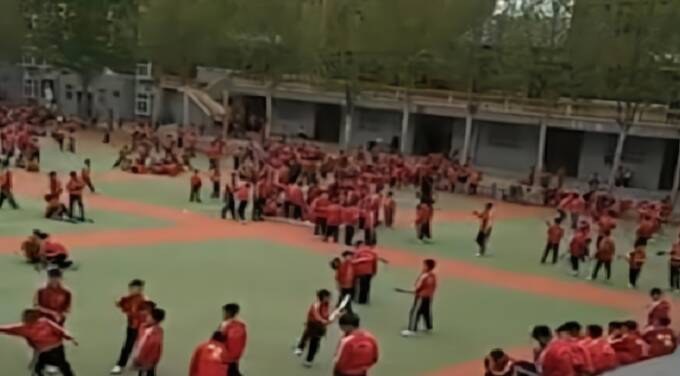 女童进"小龙武校"2天后身亡 释小龙团队回应