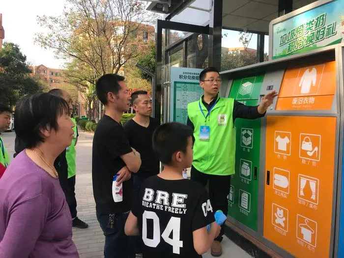 陕西垃圾箱厂家（智能垃圾分类箱的优点）西安垃圾桶批发厂家，咸阳试点智能垃圾分类箱 分类丢垃圾可换生活用品，深度揭秘，(图2)