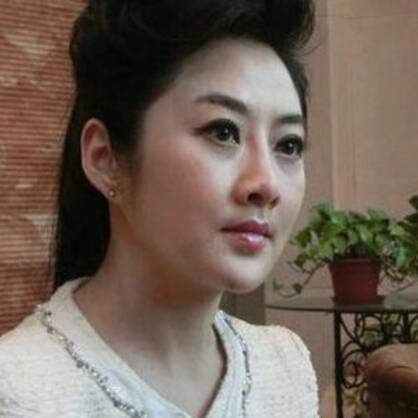陕西45岁女代表容貌青春似80后 受记者热捧