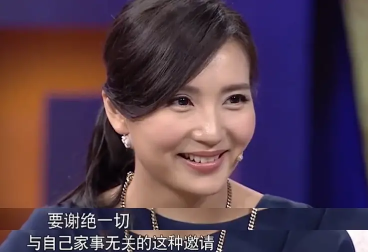 陳好與富豪老公吃飯被拍!未化妝皮膚白嫩,女兒背大紙袋太接地氣 第8張 陳好與富豪老公吃飯被拍!未化妝皮膚白嫩,女兒背大紙袋太接地氣 第8張