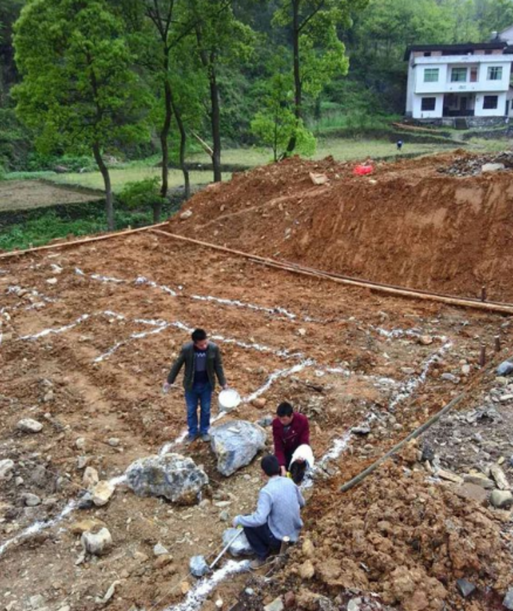 参照网上买的图纸地下室做了20根图纸,遭柱子板凳小邻居八字脚图片