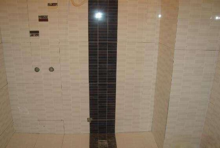 卫生间瓷砖怎么砸掉 6489146c8463bf4273f4dddbee3d1e15.jpg