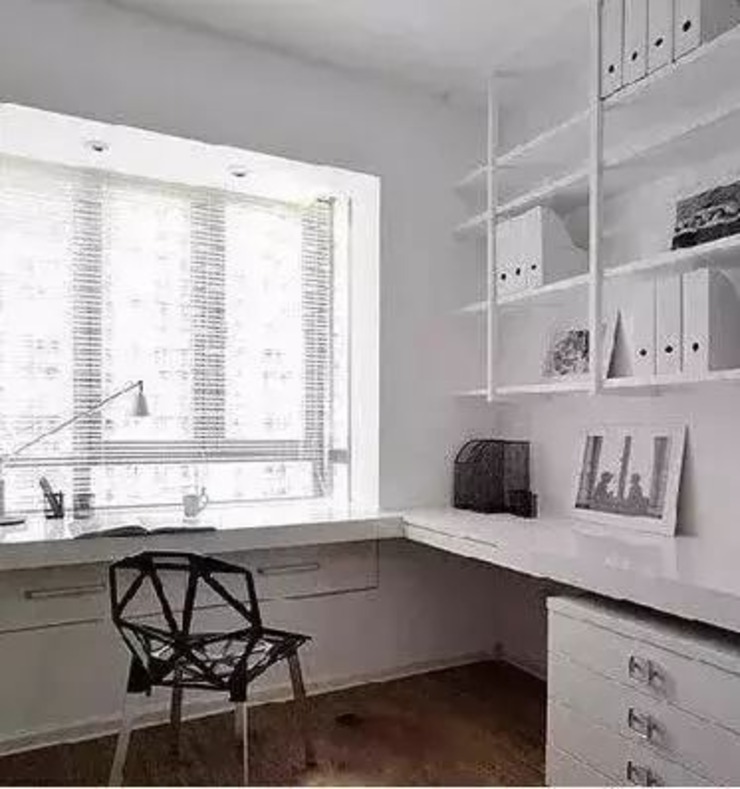 飘窗改造最好的方案书桌 290ead8352cc541e7ea3fa77263e9d46.jpg