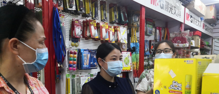 广州多部门开展联合检查行动  净化校园周边市场环境