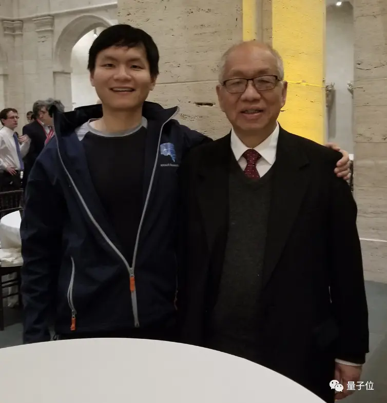 数学AI新方向?微软前研究员杨格探讨大模型黑箱与超参数优化之路 数学AI新方向?微软前研究员杨格探讨大模型黑箱与超参数优化之路