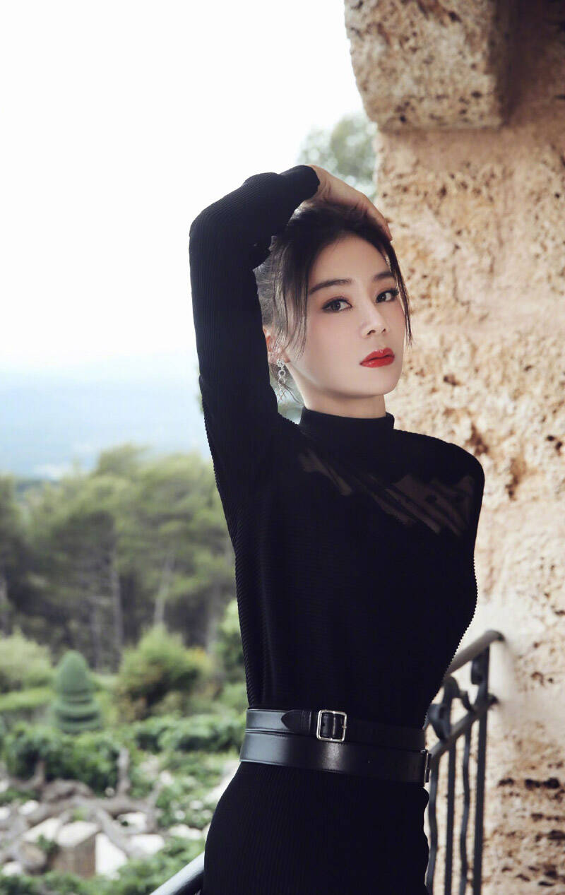 女演员袁姗姗高贵典雅时尚写真