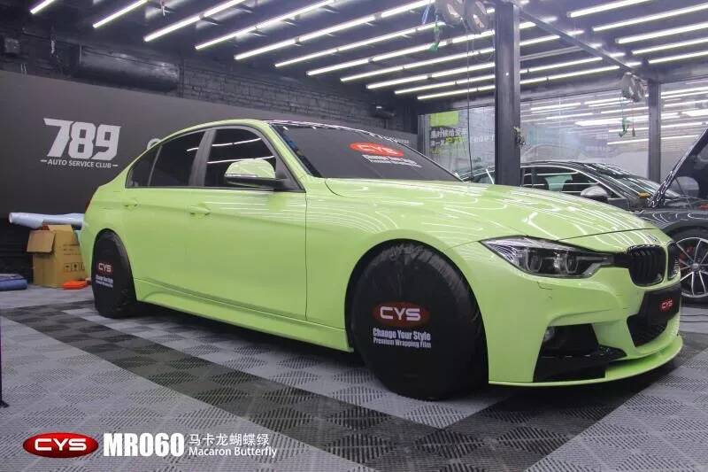 宝马320i马卡龙蝴蝶绿车身改色贴膜
