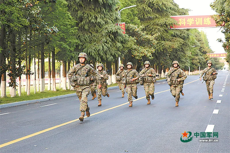 聚焦新兵体能训练丨从基础抓起 从基础强起2 聚焦新兵体能训练丨从基础抓起 从基础强起