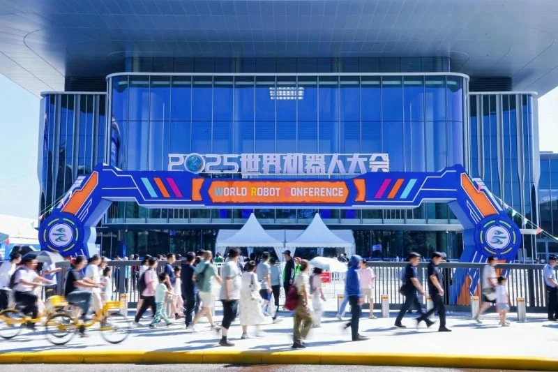 技术与自然法则的交织创新——恒之未来Hengbot World惊艳亮相2025WRC(图1)