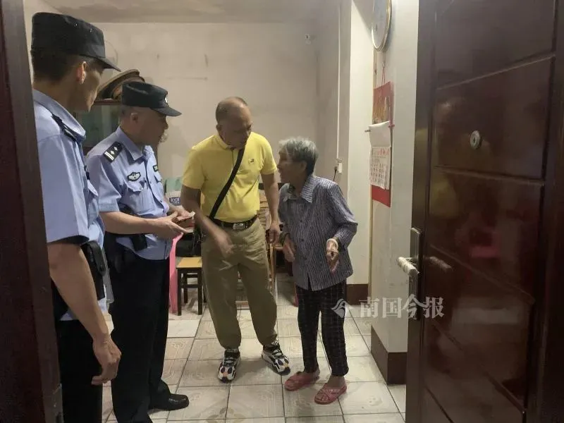 女辅警下楼拿快递,捡到一个手提袋:不好,赶紧报警 第3张 女辅警下楼拿快递,捡到一个手提袋:不好,赶紧报警 第3张