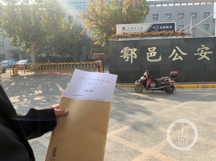 欧亿7平台-欧亿7注册-欧亿7登录(短信购彩是否合法)西安购彩者千万奖金被冒领案官司胜诉后以被诈骗报警 警方:是否刑事立案7日内给答复,
