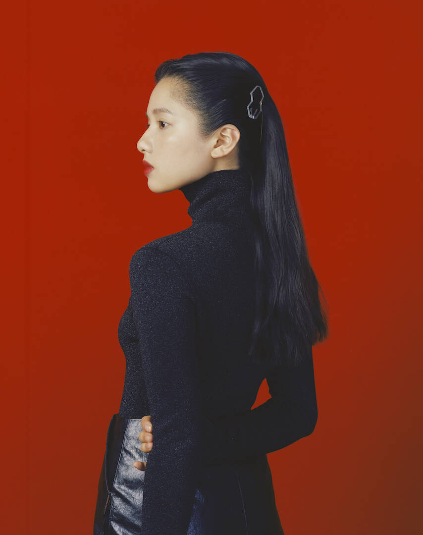 张婧仪最新质感大片 复古少女风解锁新风格