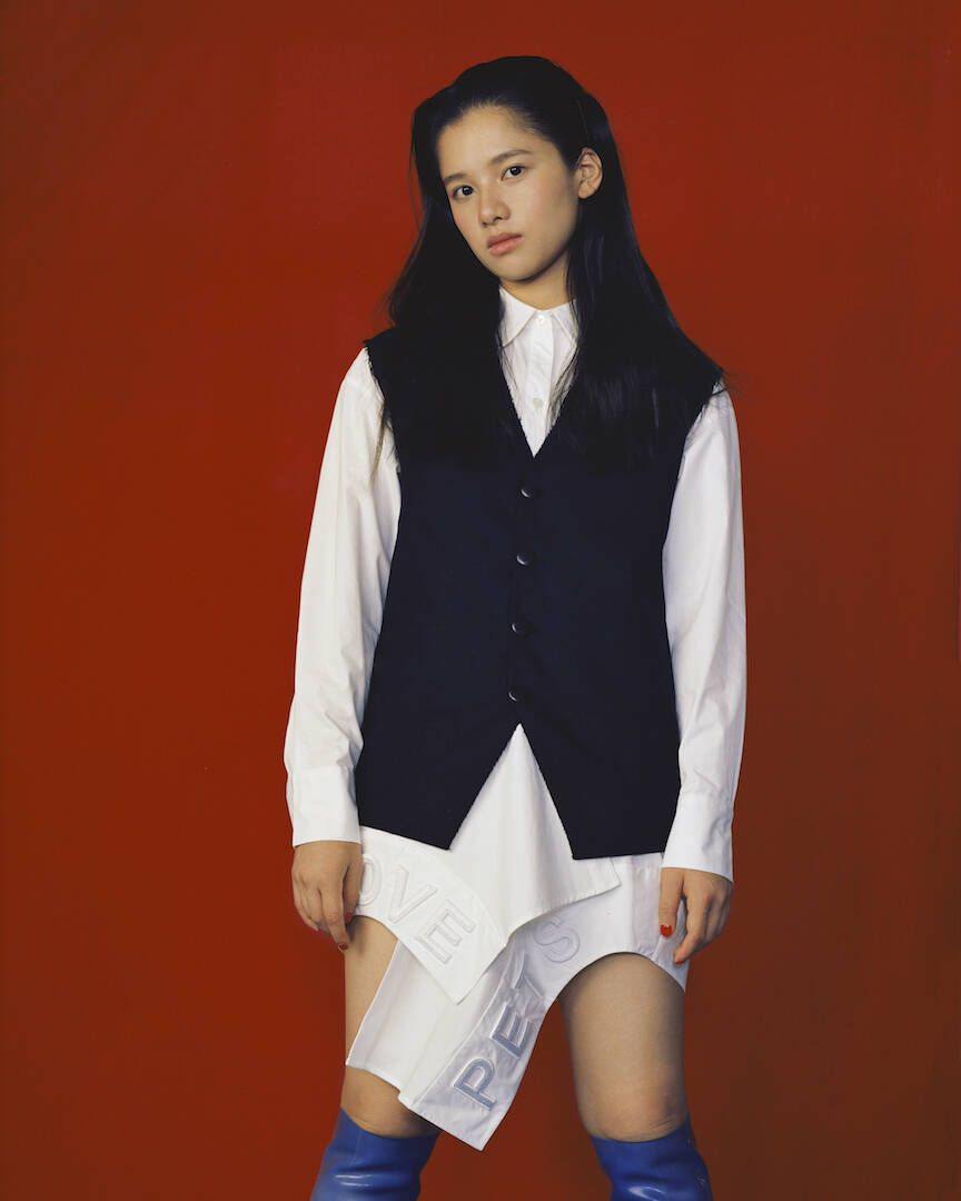 张婧仪最新质感大片 复古少女风解锁新风格