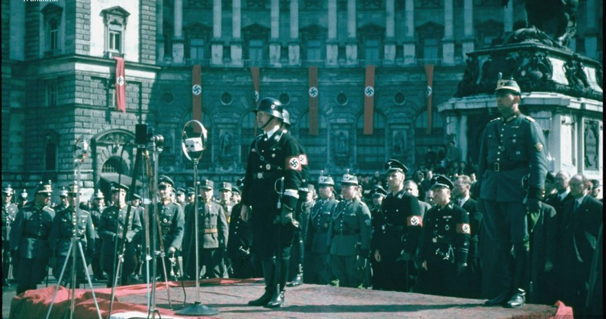1938年,德国和奥地利合并,纳粹军队开进维也纳