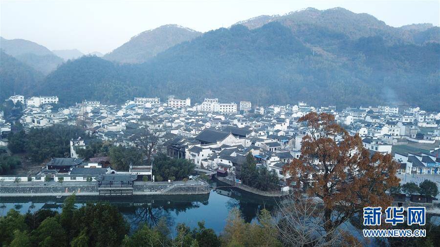 冬日时节,晨光中的安徽省绩溪县龙川村风景如画,美不胜收.